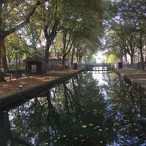 A Paris, Au Bord De L'eau Apartment
