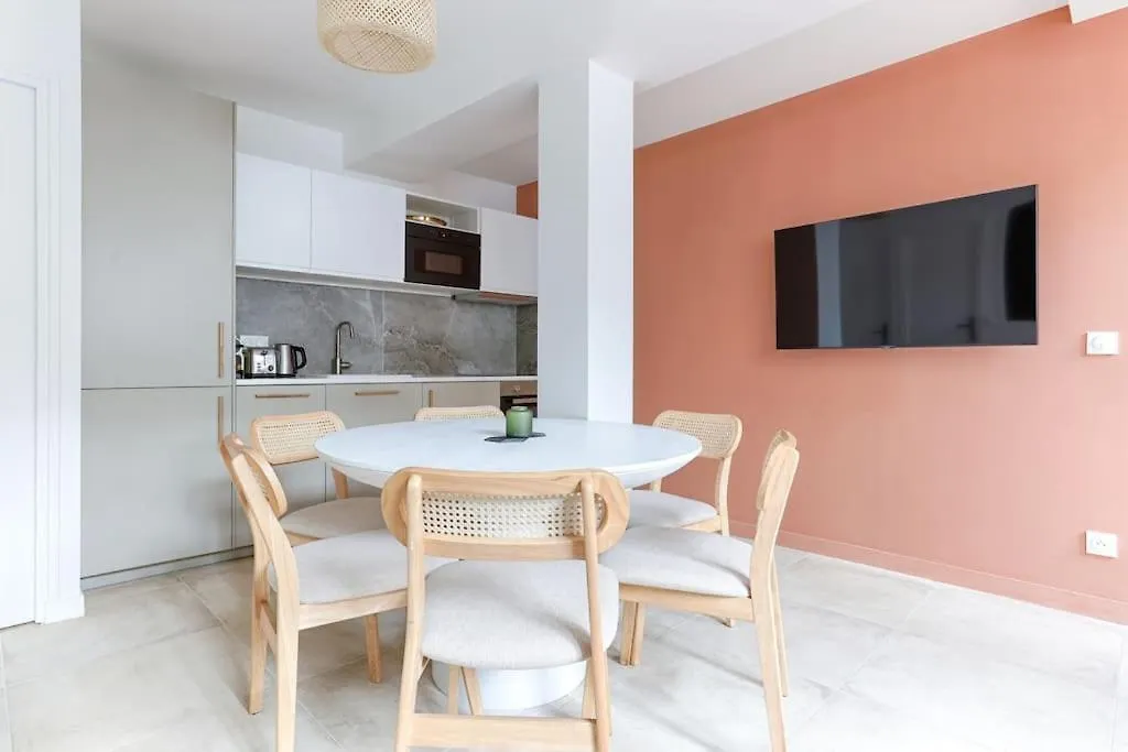 Mykeypers - Chic & Elegant Flat 2Br/6P- Republique Apartment Paris France