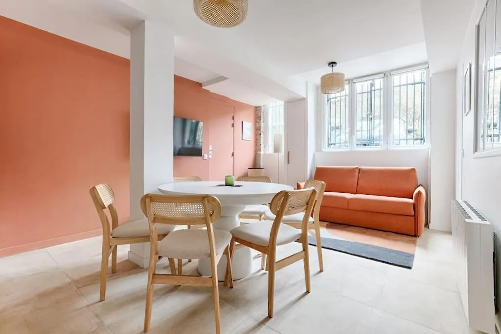 Mykeypers - Chic & Elegant Flat 2Br/6P- Republique Apartment Paris 0*,  France